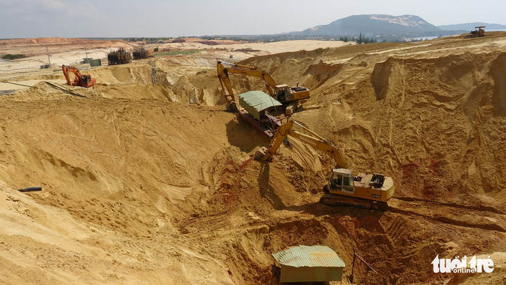 Sập mỏ khai thác quặng titan, một công nhân bị chôn vùi - Ảnh 1.