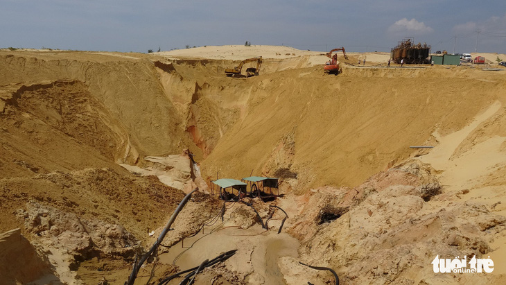 Sập mỏ khai thác quặng titan, một công nhân bị chôn vùi - Ảnh 4.