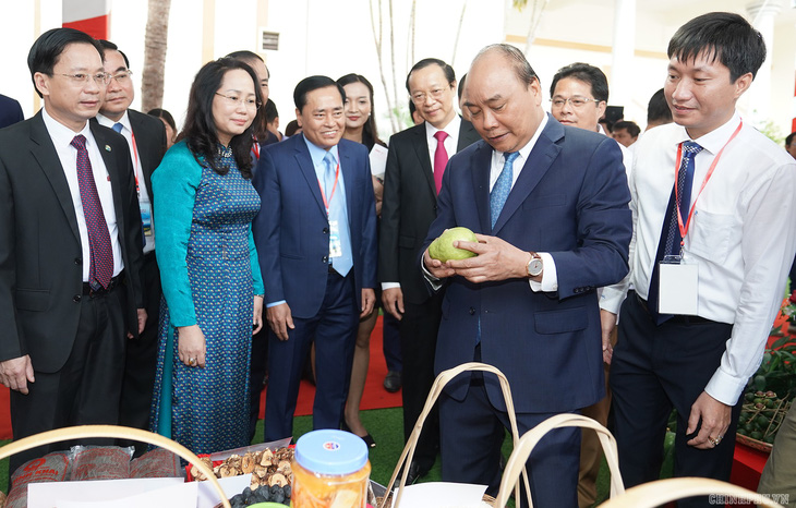 Thủ tướng khen ẩm thực Lạng Sơn, muốn du khách mua vịt quay mang về - Ảnh 1.