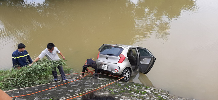 Tìm thấy thi thể tài xế ôtô lao xuống sông Cầu Chày  - Ảnh 1.