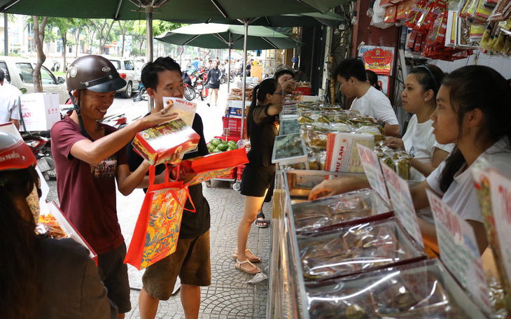 Bánh trung thu nhiều lựa chọn vẫn lo chất lượng