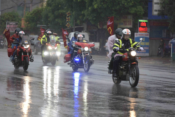 Hủy chặng 5 Cuộc đua xe đạp VTV Cúp vì mưa bão - Ảnh 2.