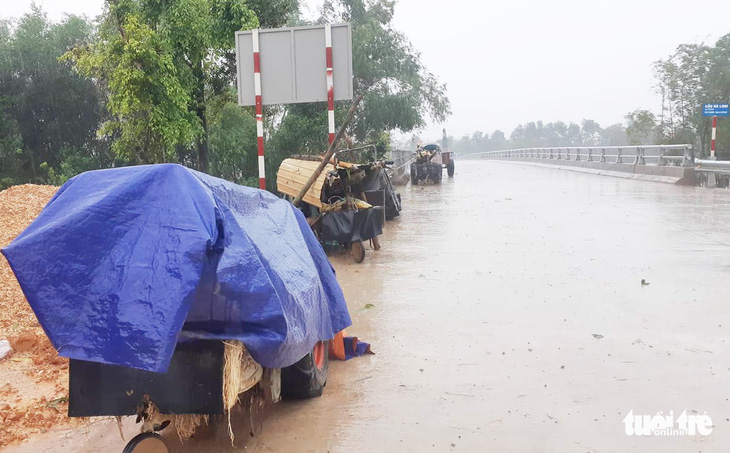 Mưa lũ, 222 trường ở Hà Tĩnh và 135 trường ở Nghệ An phải dừng khai giảng - Ảnh 3.