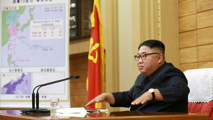 Ông Kim Jong Un họp khẩn, nói quan chức bất lực, vô tâm trước bão lớn - Ảnh 1.