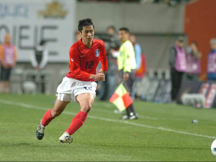 Sao Hàn Quốc ở World Cup 2002 không biết nên chọn ‘phe’ ông Park hay Hiddink - Ảnh 1.