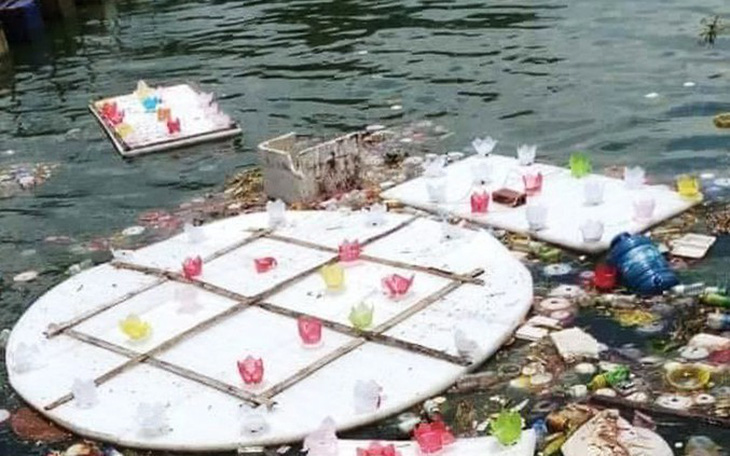 Giáo hội Phật giáo Việt Nam đề nghị không dùng nhựa trong lễ hội hoa đăng