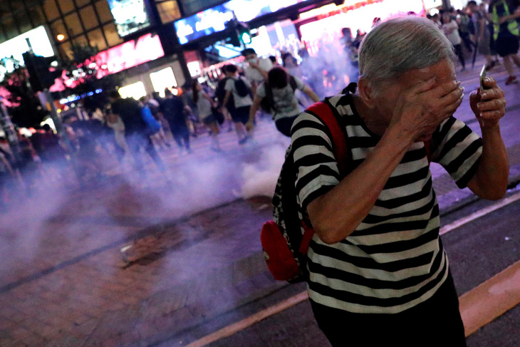 Cảnh sát Hong Kong bắt gần 160 người biểu tình trong cuối tuần - Ảnh 2.