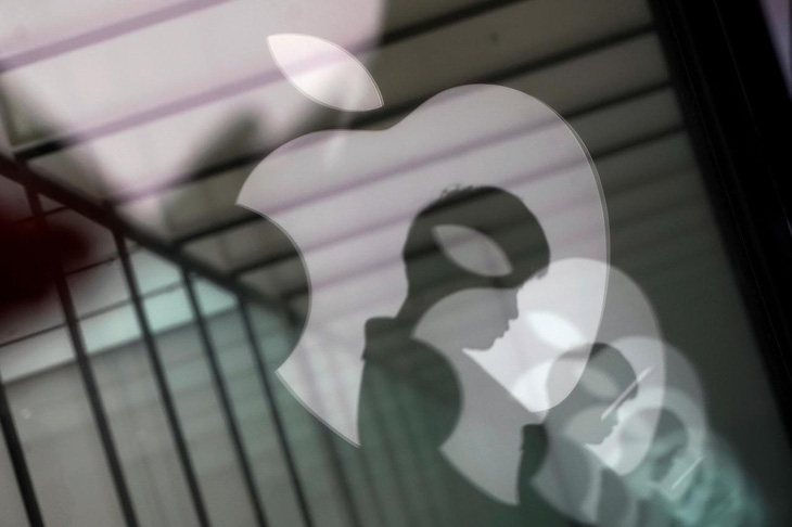 Apple, Foxconn bị tố lạm dụng lao động thời vụ tại Trung Quốc - Ảnh 1.