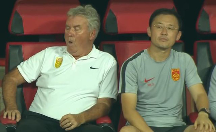 Báo Sina: Hiddink ngáp dài, Sun Jihai bất lực, U22 Trung Quốc bại trận trước Việt Nam - Ảnh 1.