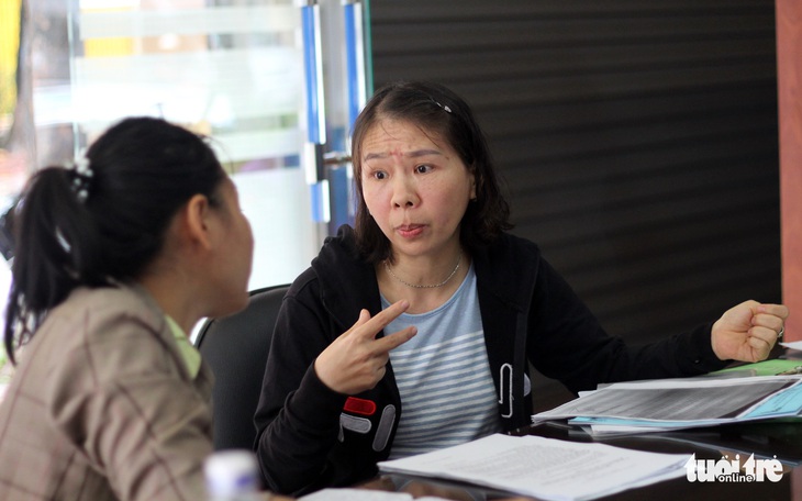 Xin thêm 10 ngày để giải quyết vụ cô giáo quỳ xin về trường cũ - Ảnh 1.