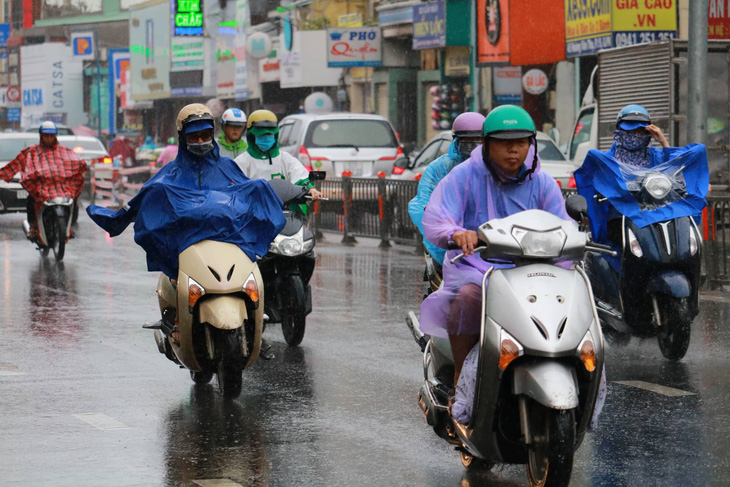 Nam Bộ, Tây Nguyên mưa dông lan rộng - Ảnh 1.