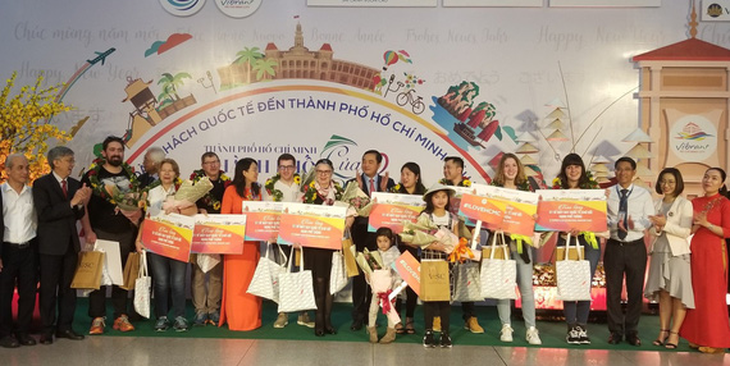 TP.HCM chào đón những vị khách quốc tế xông đất 2020 - Ảnh 4.