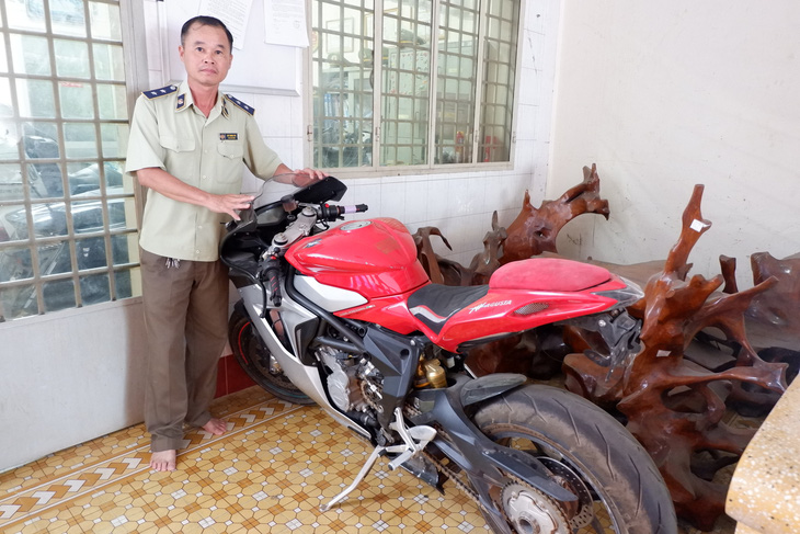Liên tục bắt giữ môtô khủng nhập lậu từ Campuchia - Ảnh 2.