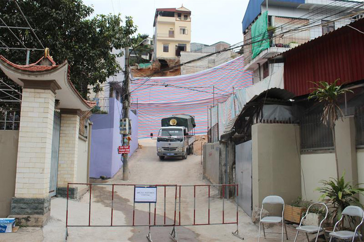 Quảng Ninh di dời khẩn 16 hộ dân do sạt bờ kè nhà dân - Ảnh 2.