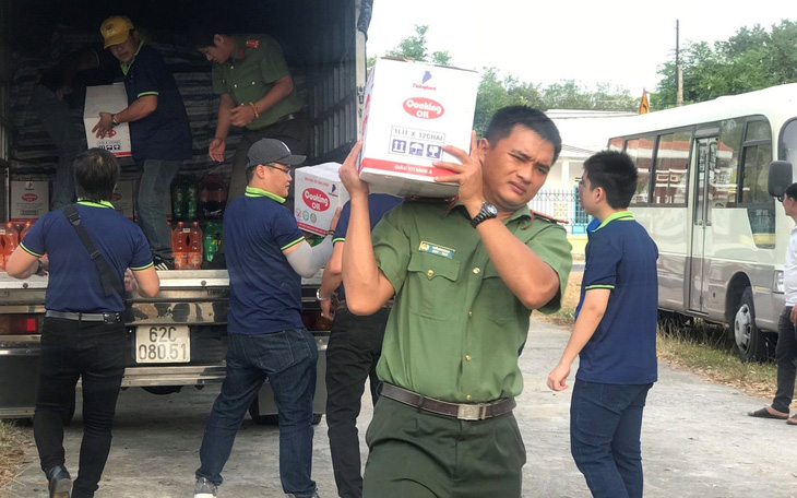 Đoàn thanh niên Công an TP.HCM trao quà tết vùng khó khăn tỉnh Bình Thuận