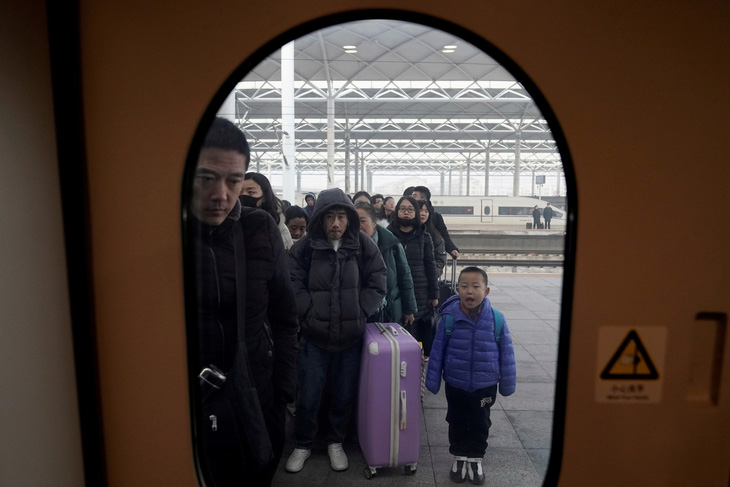 Đường sắt Trung Quốc dễ thở kỳ Xuân vận tỉ người nhờ công nghệ hỗ trợ - Ảnh 1.