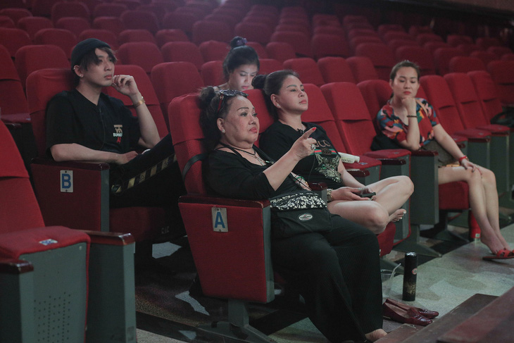 Trấn Thành lần đầu làm đạo diễn, Lý Hải tung teaser Lật mặt 5 - Ảnh 2.