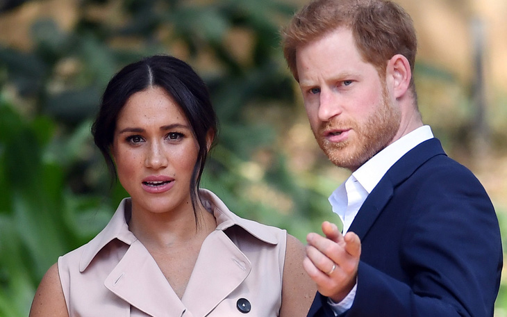 Harry, Meghan gửi lời nhắn cuối cùng với tư cách Hoàng gia Anh