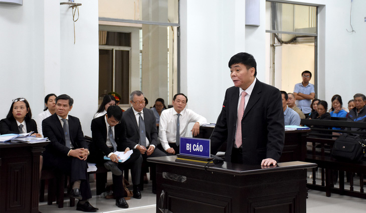 Lại hoãn phiên tòa phúc thẩm xử vợ chồng luật sư Trần Vũ Hải - Ảnh 1.