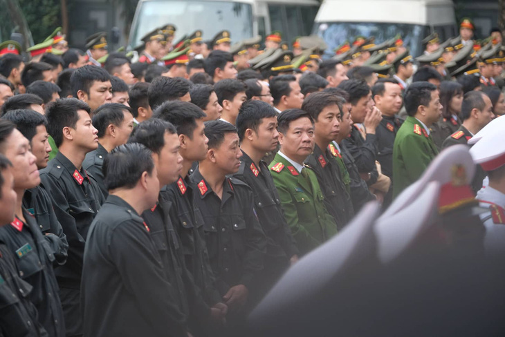Thủ tướng đến viếng, tiễn đưa 3 cán bộ công an hi sinh tại Đồng Tâm - Ảnh 6.