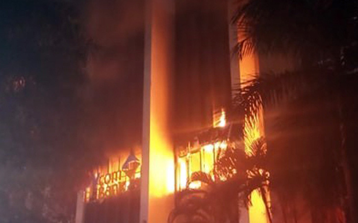 Cháy lớn tại tòa nhà Dầu khí Thanh Hóa, 1 người chết, 11 người ngạt khí
