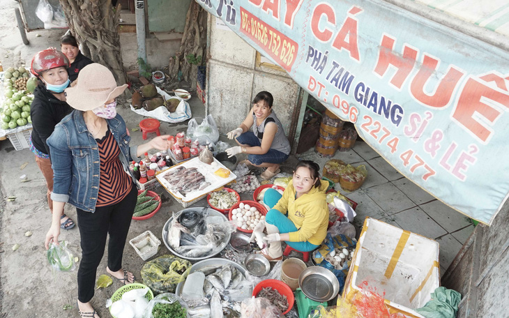 Chợ quê ở Sài Gòn - Kỳ 2: Tôm cá Tam Giang ở Sài Gòn - Ảnh 3.
