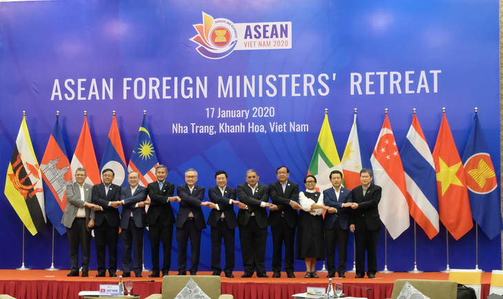 Các ngoại trưởng ASEAN lo ngại về những bất ổn trên Biển Đông - Ảnh 1.