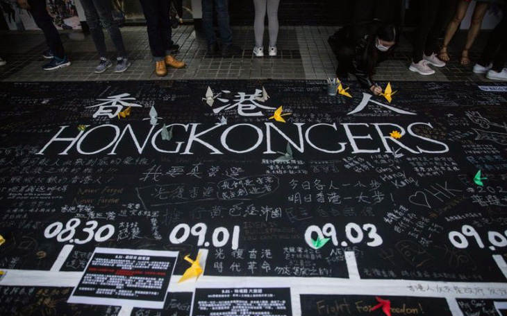 Cảnh sát Hong Kong đầu tiên bị bắt vì ủng hộ người biểu tình