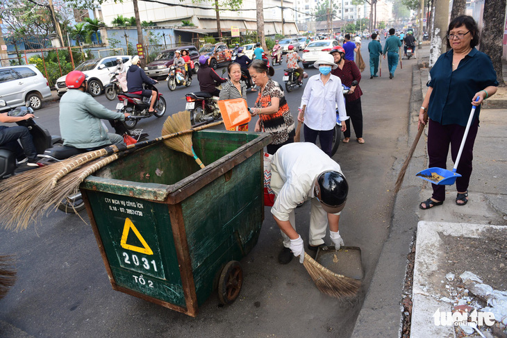 Nhiều quận huyện ra quân vì Thành phố sạch - Thành phố văn hoá’ - Ảnh 2.