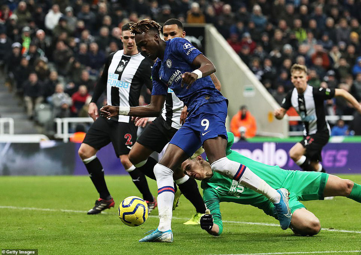 Chelsea bị Newcastle hạ ‘đo ván’ ở phút 90+4 - Ảnh 1.