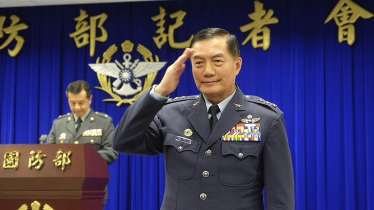 Trực thăng chở quan chức Đài Loan hạ cánh khẩn cấp, tướng không quân mất tích - Ảnh 1.
