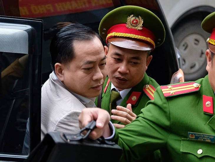Xét xử 2 cựu chủ tịch Đà Nẵng và Vũ ‘nhôm’ vì làm ‘bốc hơi’ hơn 22.000 tỉ đồng - Ảnh 5.