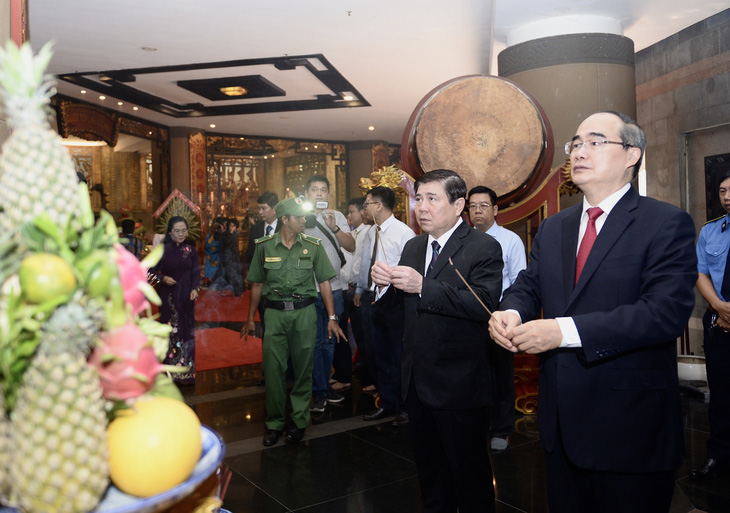 Lãnh đạo, người dân TP.HCM dự Hội xuân phương Nam, tưởng niệm các vua Hùng - Ảnh 3.