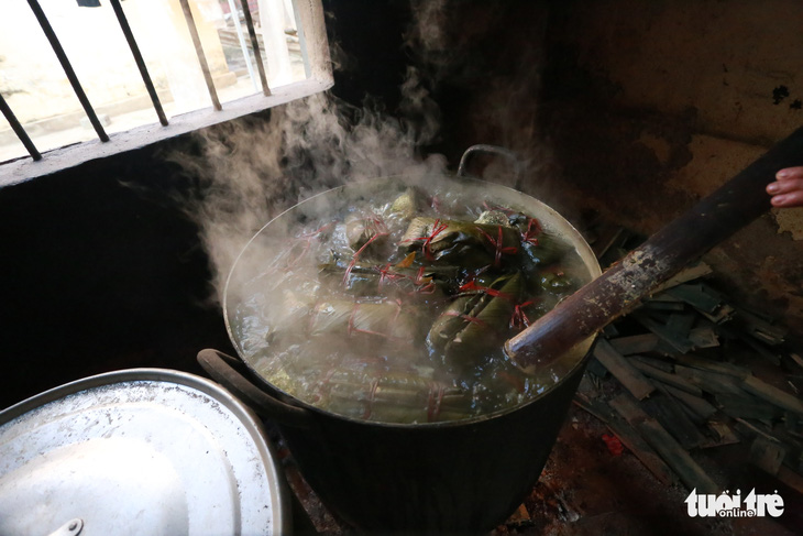 Tất niên với bánh chưng, mấy lát giò, vài quả quýt của thầy trò miền biên viễn - Ảnh 4.