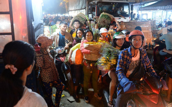 Chợ hoa tươi lớn nhất Sài Gòn thoát cảnh 