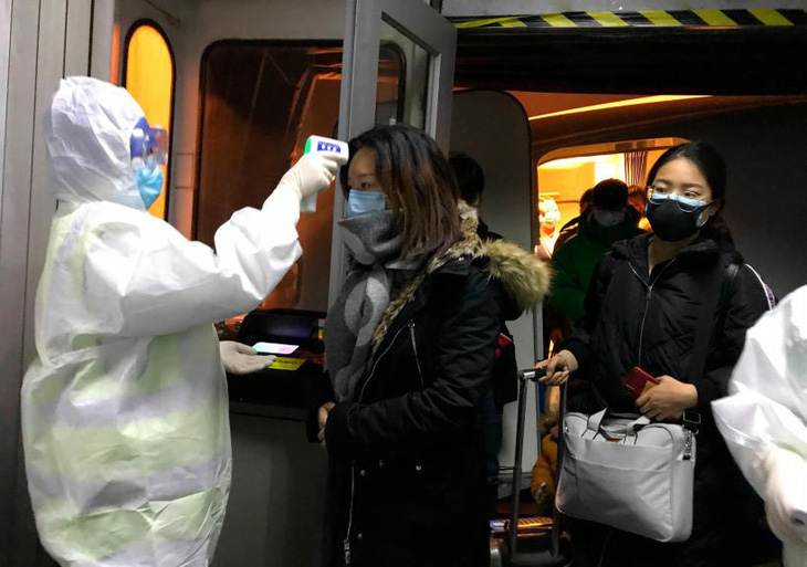 Trung Quốc cách ly 8 thành phố ngăn dịch viêm phổi cấp - Ảnh 1.