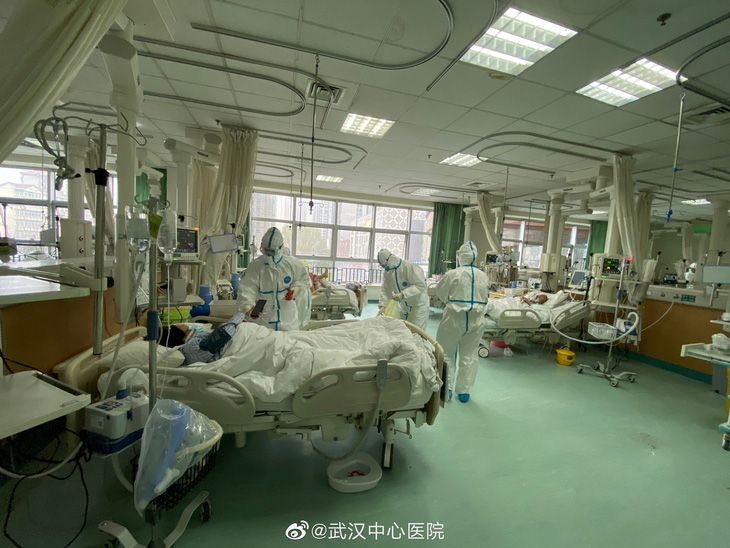 Bác sĩ đầu tiên ở bệnh viện Hồ Bắc chết vì virus corona - Ảnh 1.
