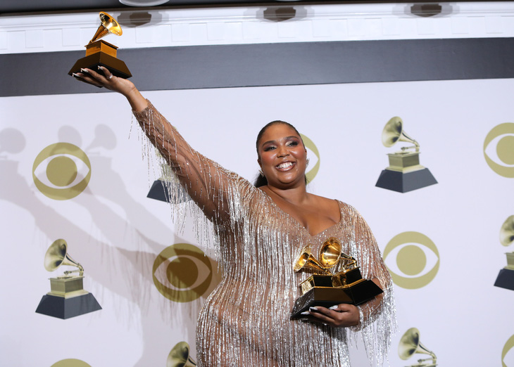 Billie Eilish thắng lớn tại lễ trao giải Grammy 2020 - Ảnh 2.