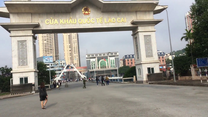 Lào Cai tạm ngừng xuất, nhập cảnh khách du lịch qua cửa khẩu quốc tế - Ảnh 1.