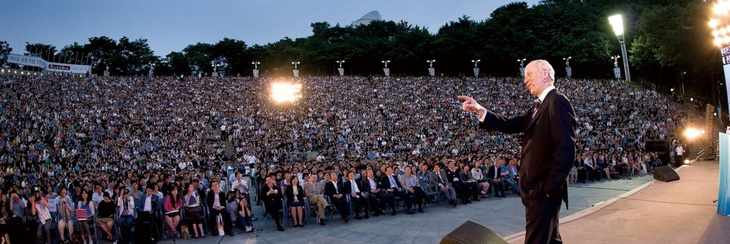 Giáo sư Harvard nổi tiếng với những bài giảng về công lý sẽ đến Việt Nam - Ảnh 3.