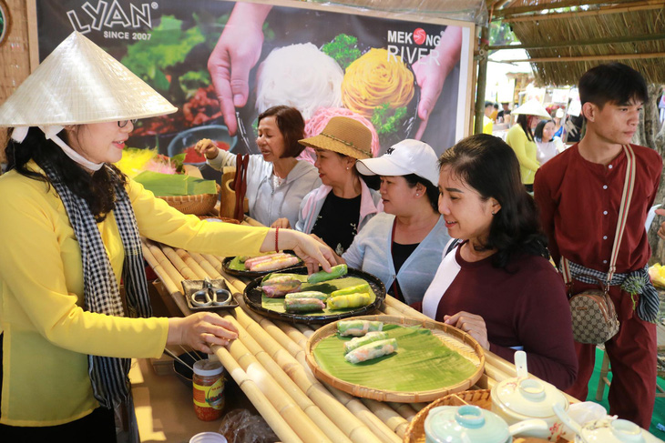 Hạn chế sử dụng túi nilông tại Lễ hội Tết Việt 2020 - Ảnh 1.