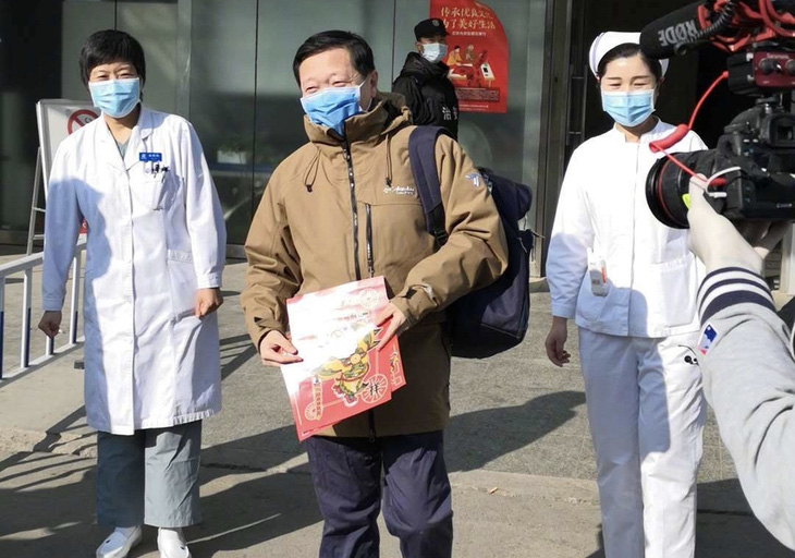 Bác sĩ nhiễm virus corona gây chấn động Trung Quốc đã xuất viện - Ảnh 1.