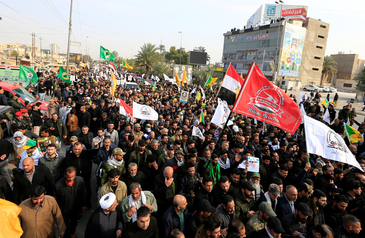 Hàng ngàn người Iraq dự lễ tang tướng Iran, hô vang Cái chết cho nước Mỹ - Ảnh 2.