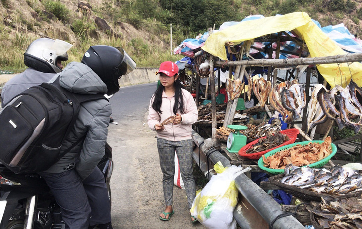 Làng chài trên núi ngóng tết đồng bằng - Ảnh 2.