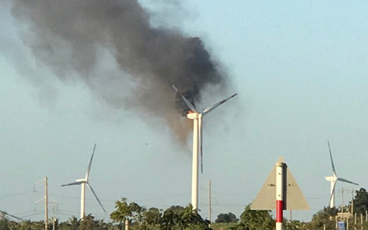 Tuôcbin điện gió đầu tiên bị cháy ở Việt Nam, thiệt hại lớn thế nào?