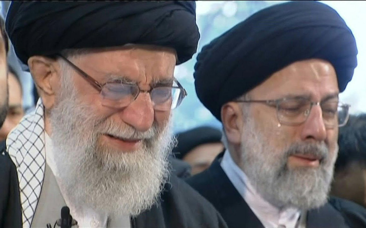 Đại giáo chủ Iran khóc nức nở bên linh cữu tướng Soleimani
