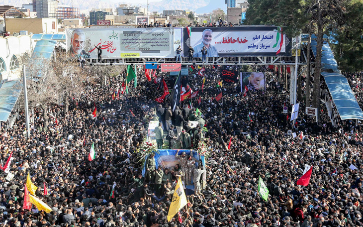 Giẫm đạp tại lễ an táng tướng Iran Soleimani, hàng chục người chết