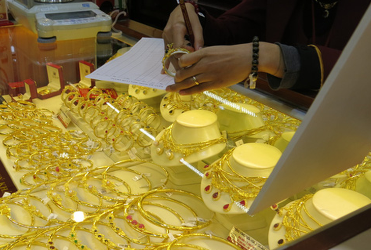 Giá vàng giảm nhẹ còn 44,13 triệu đồng một lượng - Ảnh 1.