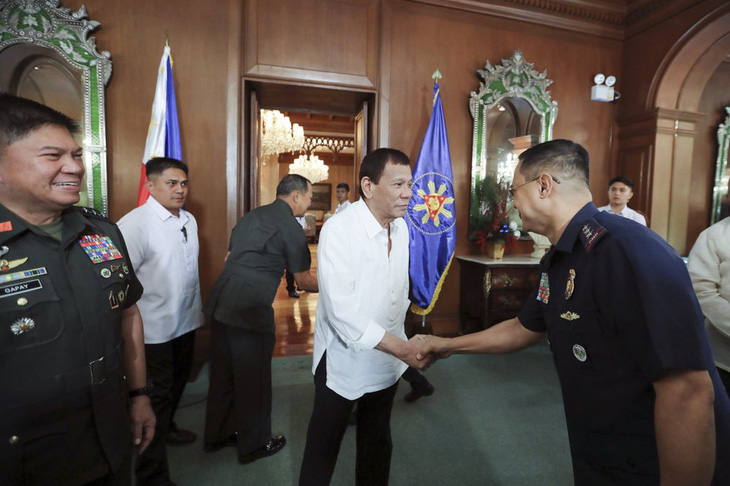 Tổng thống Duterte lệnh sẵn sàng sơ tán 1,2 triệu người Philippines ở Trung Đông - Ảnh 1.