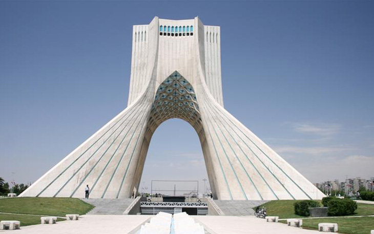 Ông Trump dọa tấn công 52 mục tiêu ở Iran, UNESCO bất bình